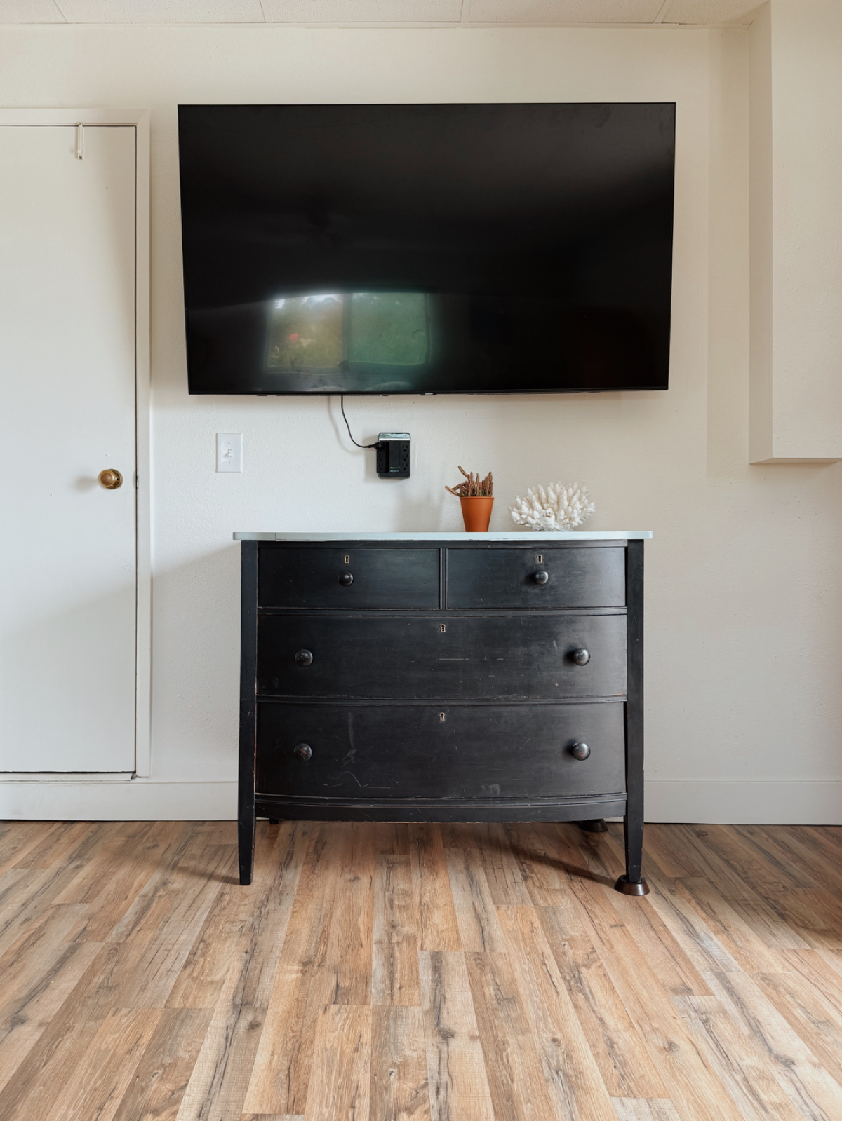 Quiet Studio Retreat . Private Patio . Ideal for Remote Work - Photo 3