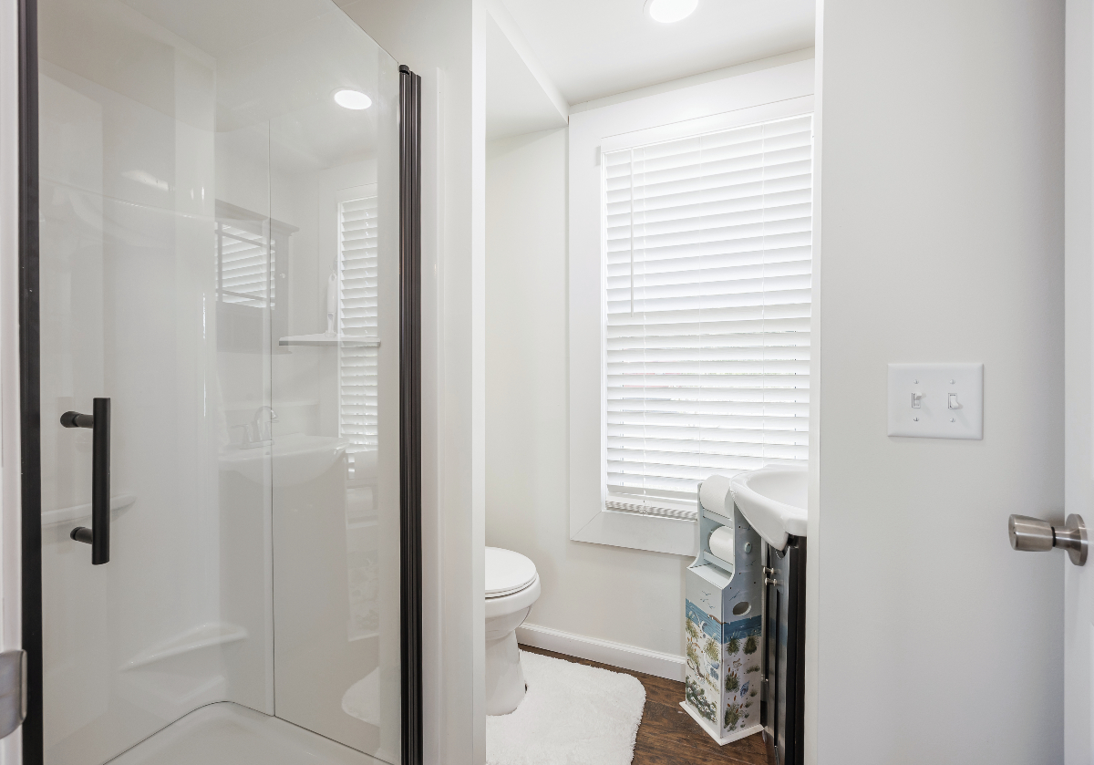 Completely Remodeled  Luxury  Seneca Lake Front Home  Close To Hospitals Hobart College and Fantasti - Photo 9