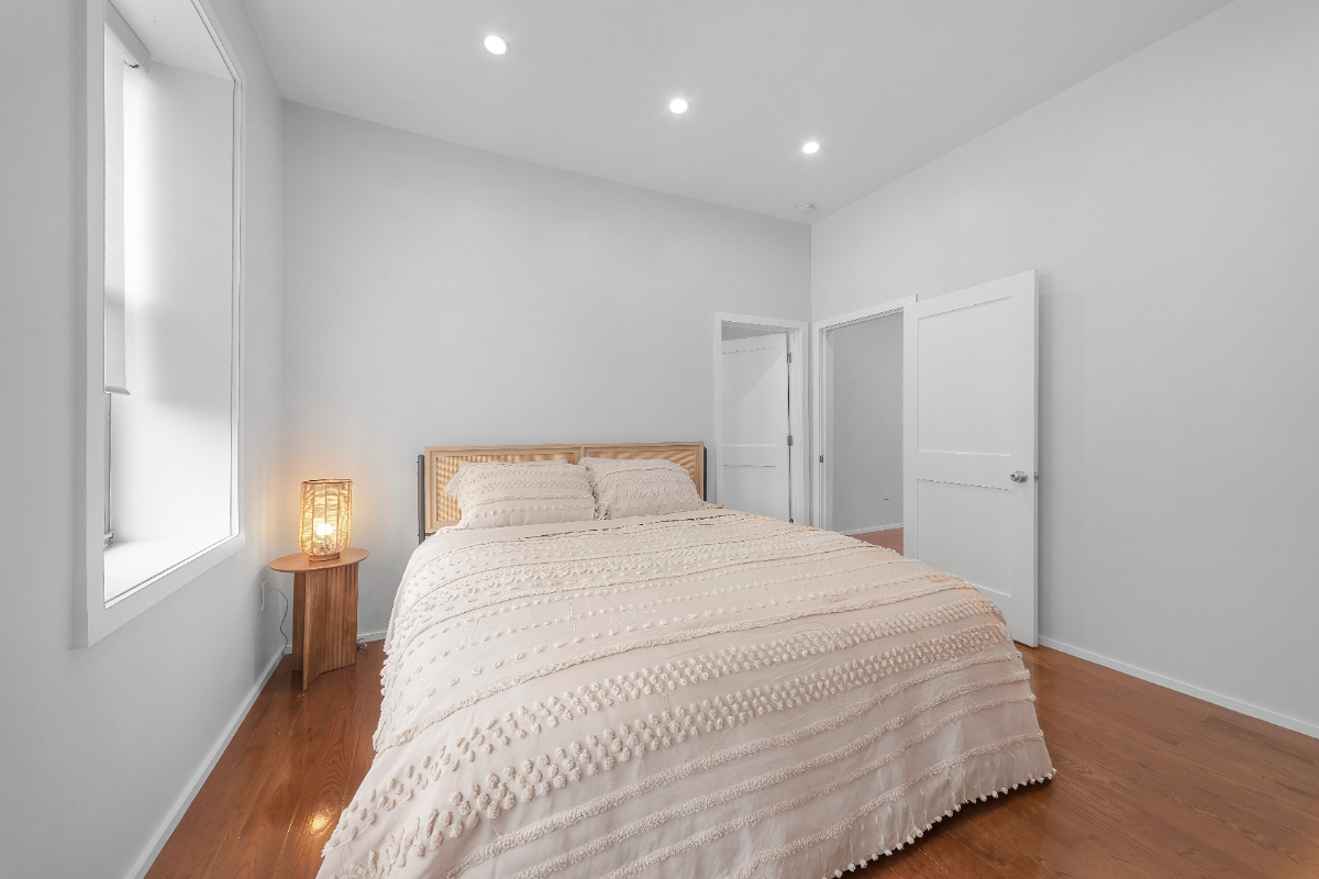 Chic Boho Brick Loft Near Subway - Photo 3
