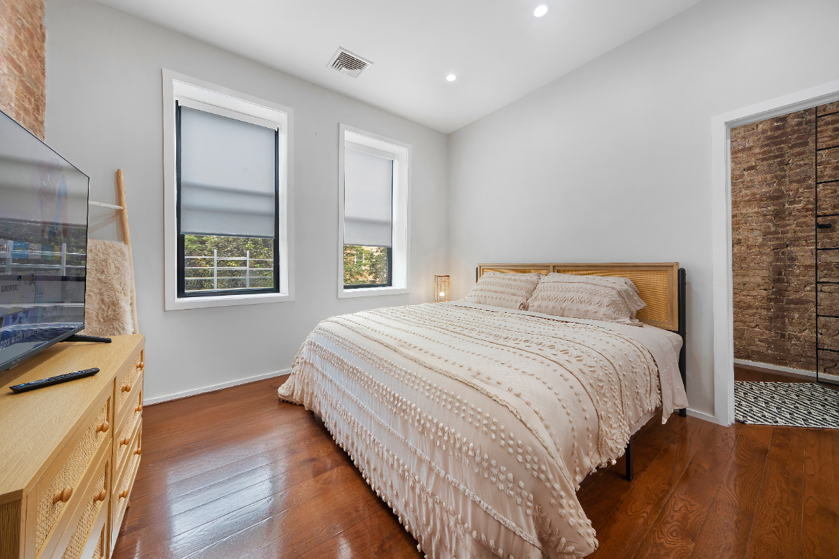 Chic Boho Brick Loft Near Subway - Photo 1