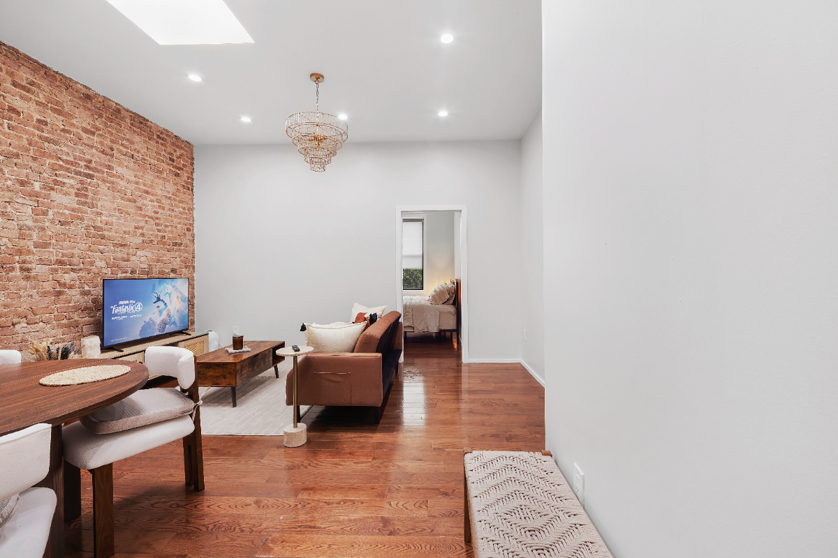 Chic Boho Brick Loft Near Subway - Photo 4