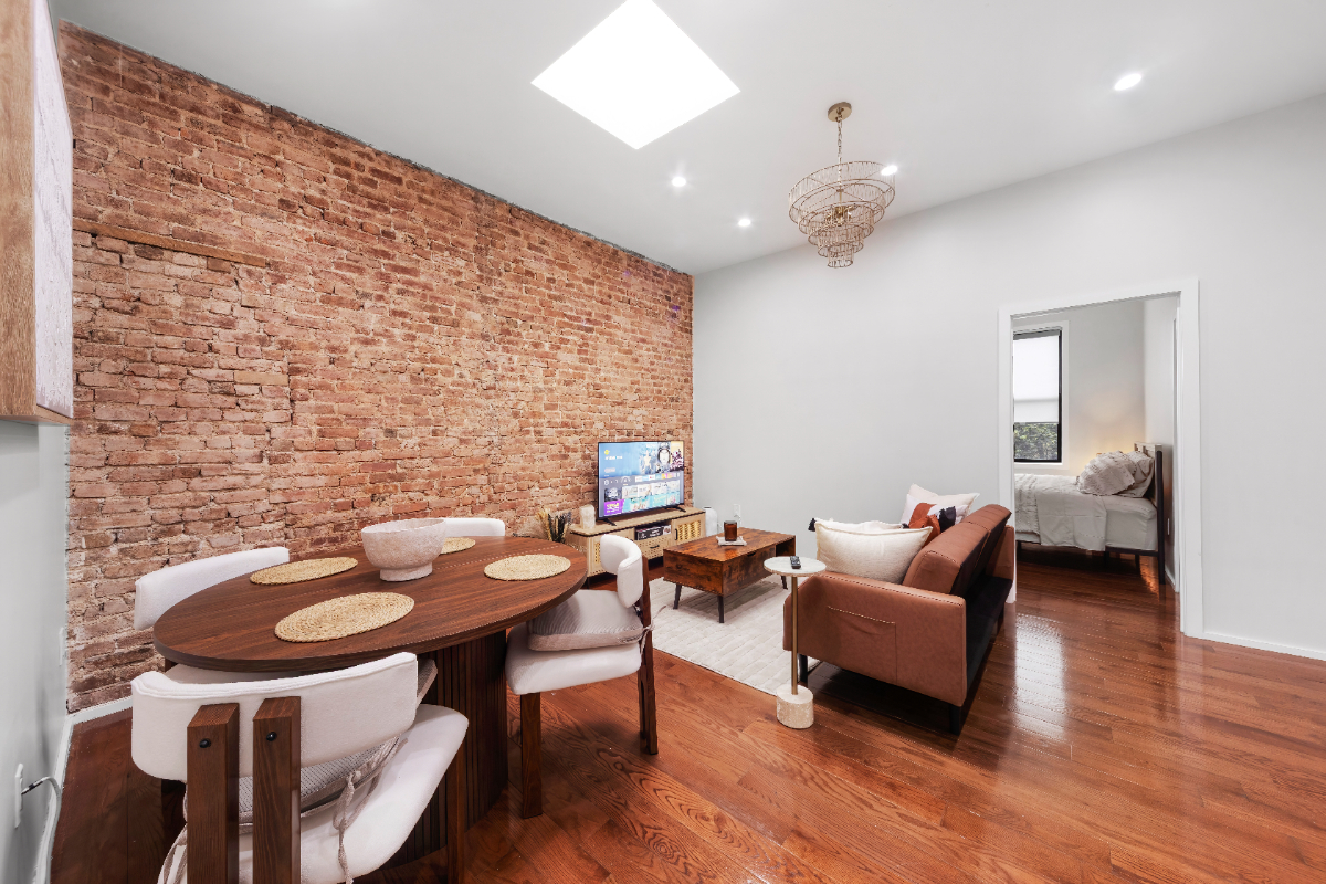 Chic Boho Brick Loft Near Subway - Photo 5