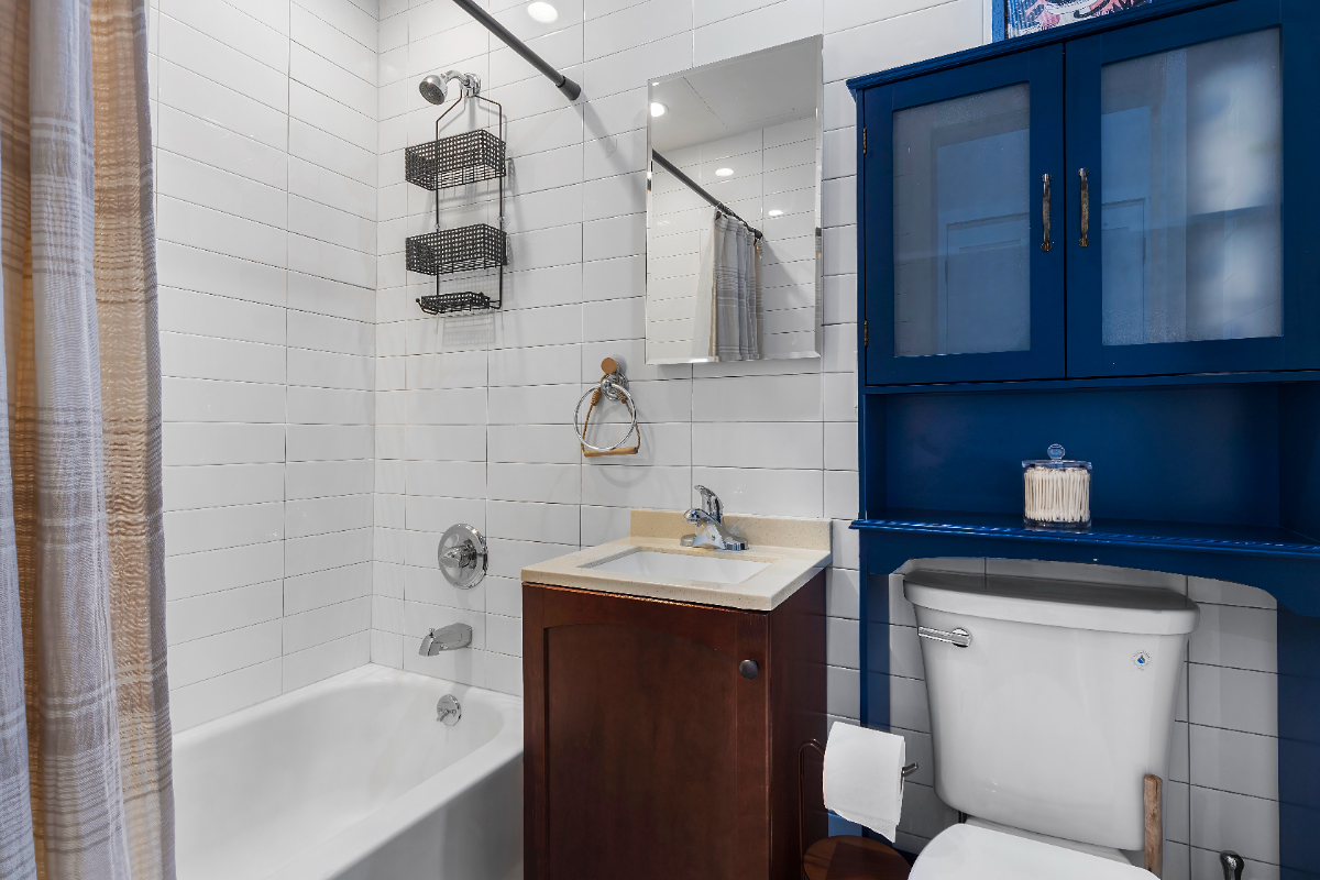Chic Boho Brick Loft Near Subway - Photo 10