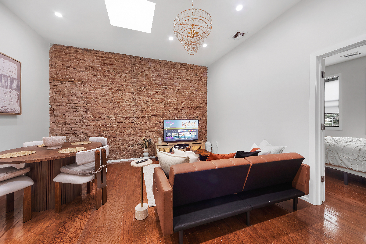 Chic Boho Brick Loft Near Subway - Photo 12