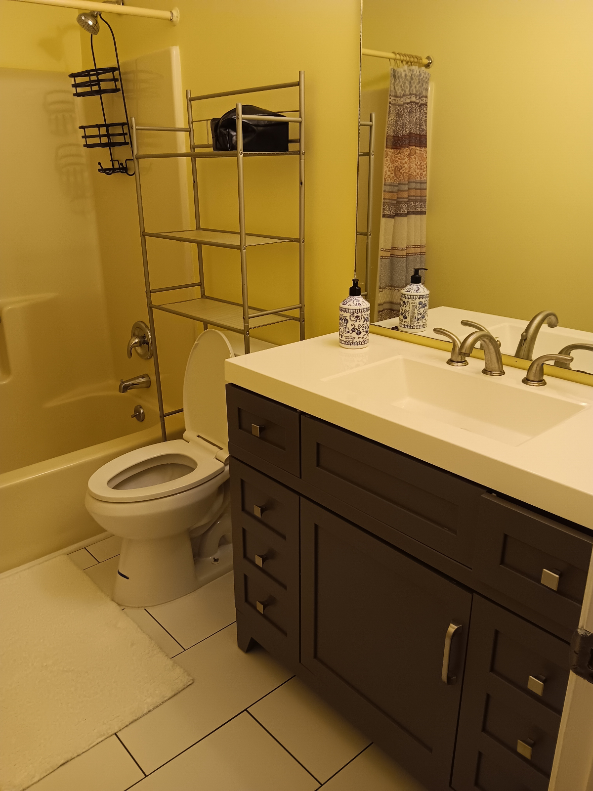 Quiet, great location - Photo 9