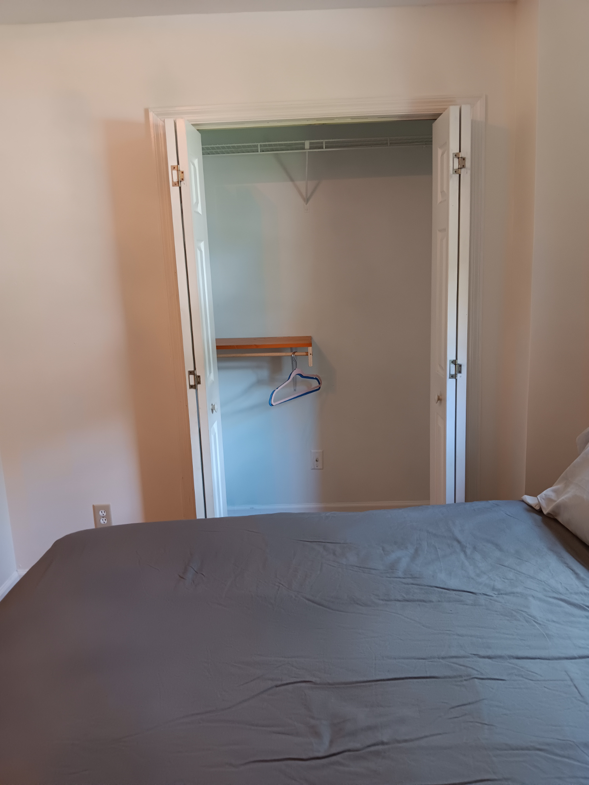 Quiet, great location - Photo 8