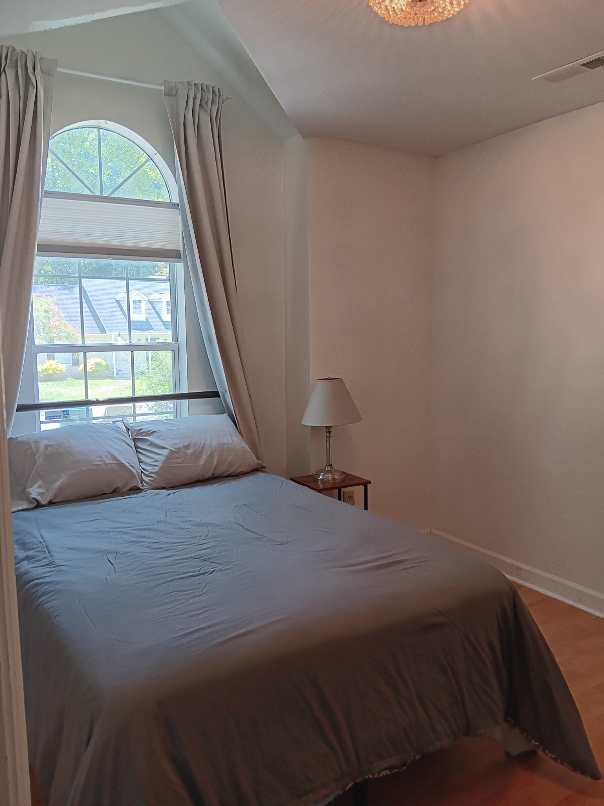 Quiet, great location - Photo 6