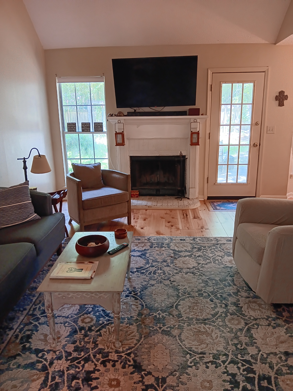 Quiet, great location - Photo 2