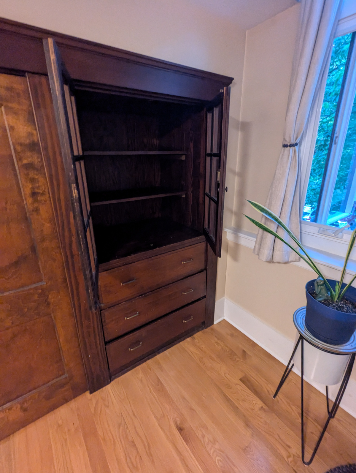 Primary Furnished Bedroom in 2 Bedroom Unit, wood floors, lots of closet space, off-street parking! - Photo 5
