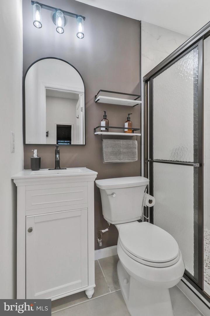 Bright 2BR/1BA - Flexible Leases, Central Location - Photo 4