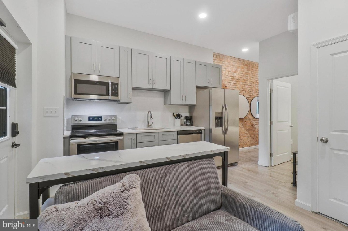 Bright 2BR/1BA - Flexible Leases, Central Location - Photo 7