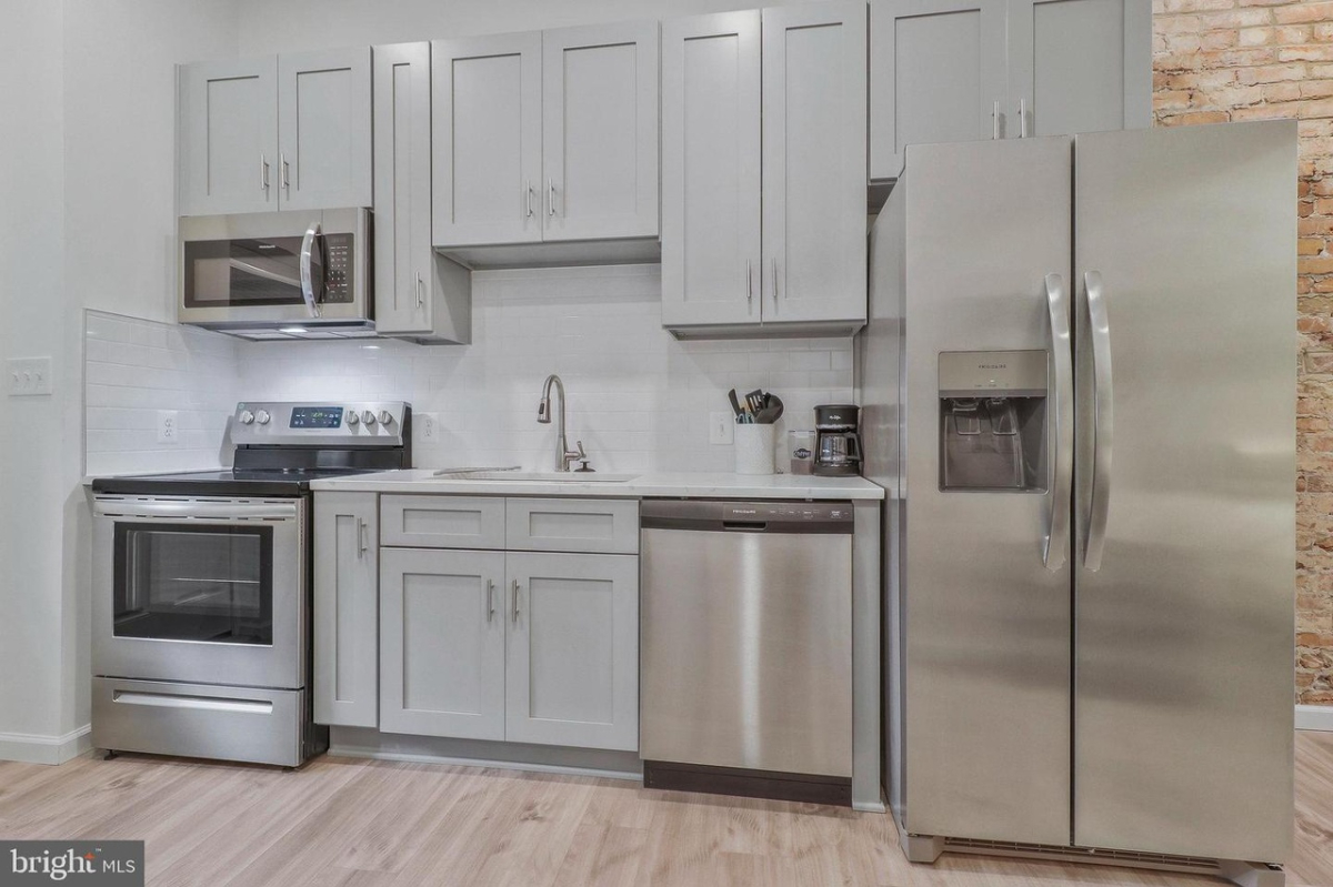 Bright 2BR/1BA - Flexible Leases, Central Location - Photo 10