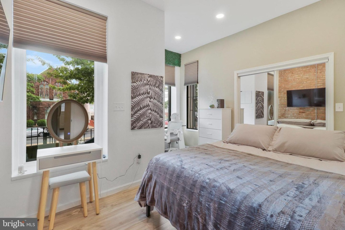 Bright 2BR/1BA - Flexible Leases, Central Location - Photo 2