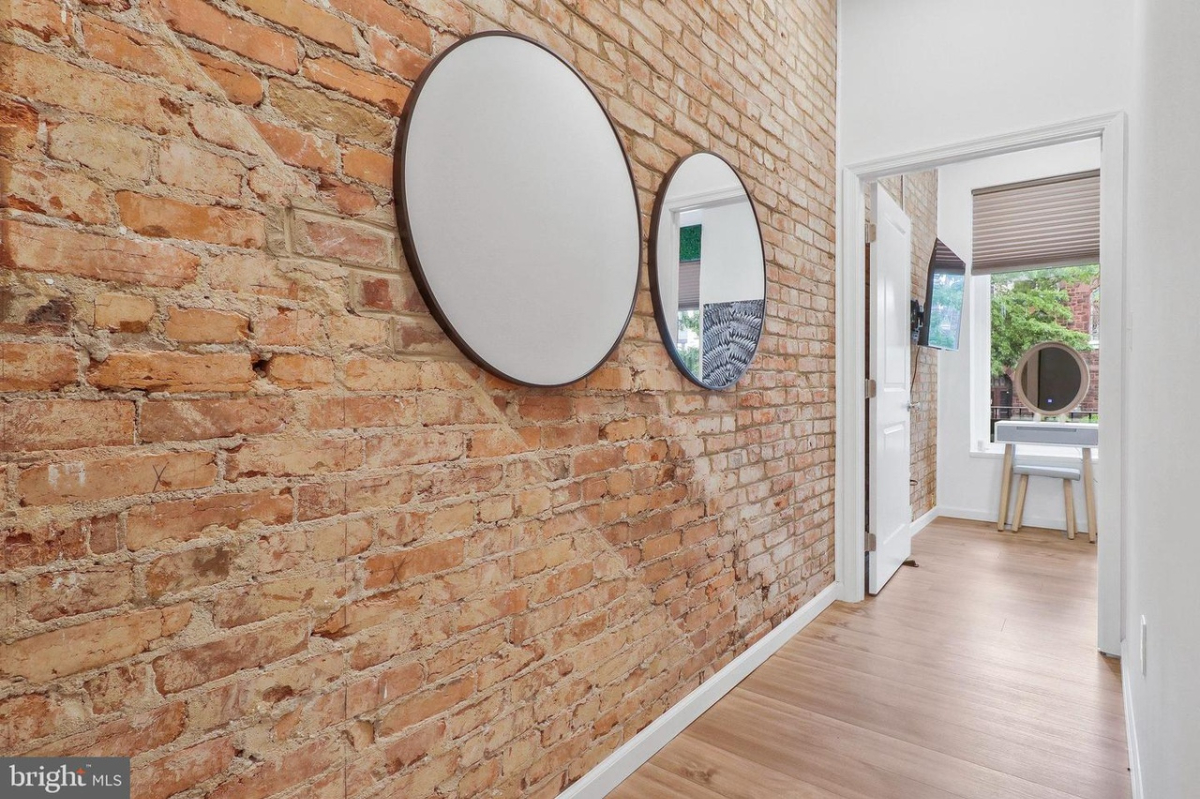 Bright 2BR/1BA - Flexible Leases, Central Location - Photo 3