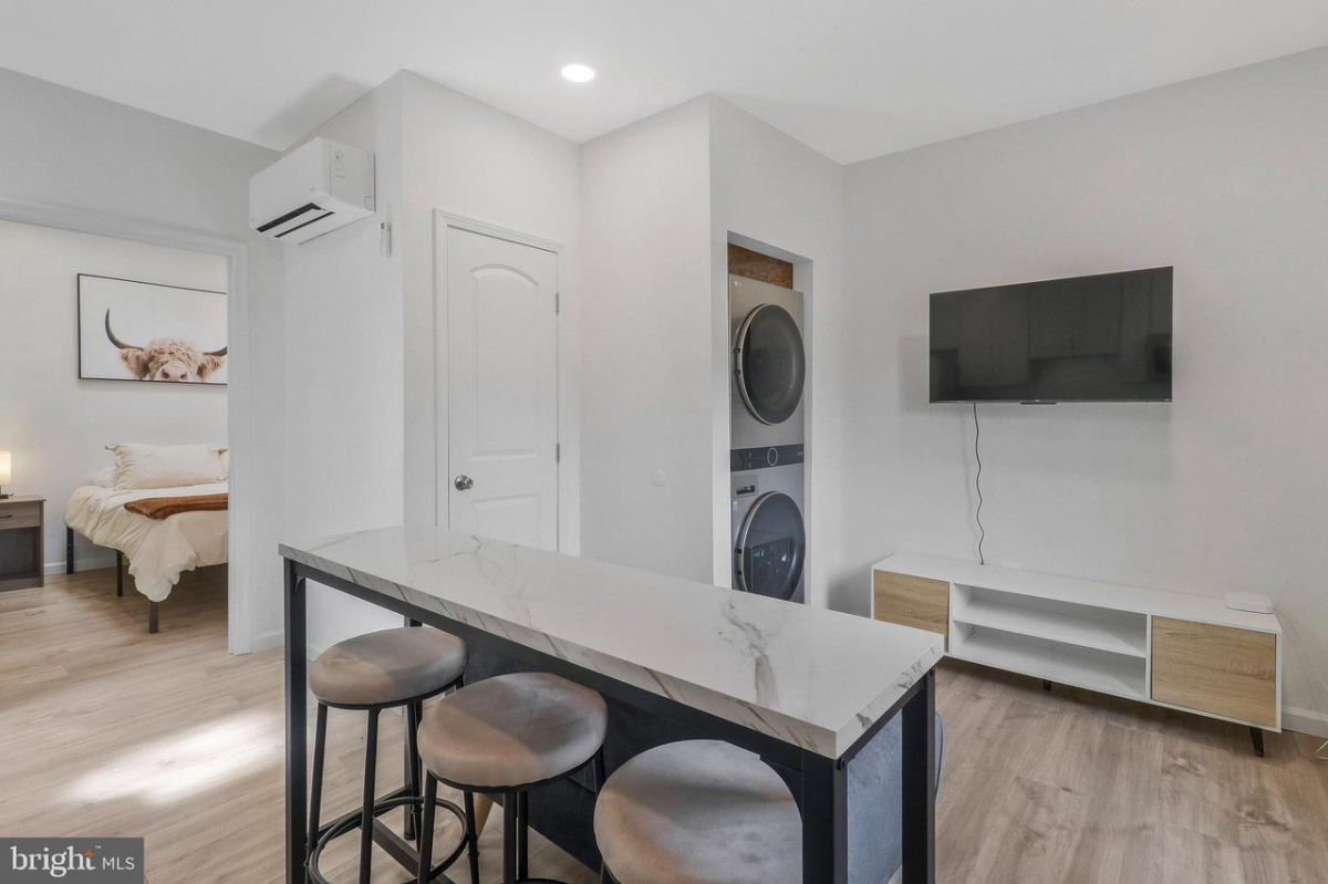 Bright 2BR/1BA - Flexible Leases, Central Location - Photo 8