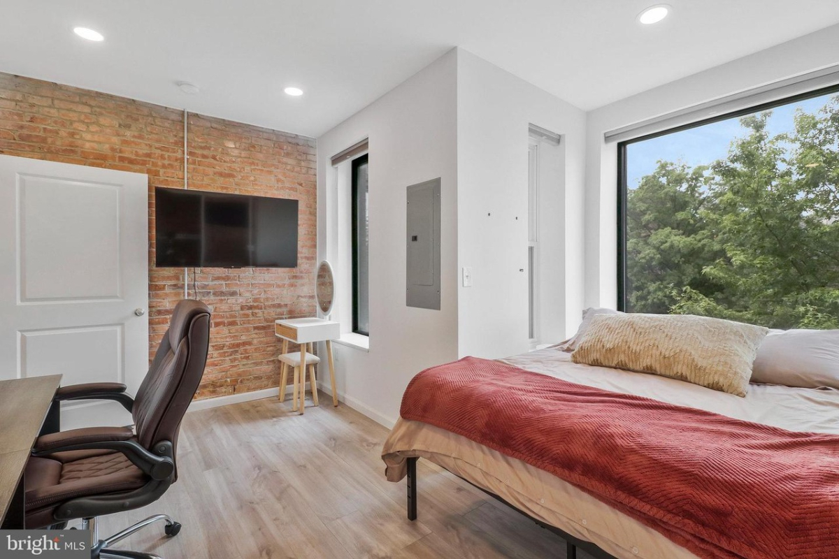 Bright 2BR/1BA - Flexible Leases, Central Location - Photo 2