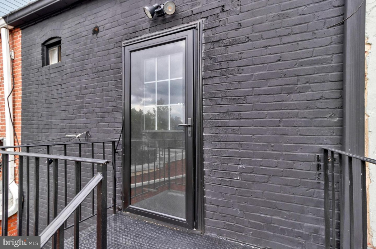 Bright 2BR/1BA - Flexible Leases, Central Location - Photo 12