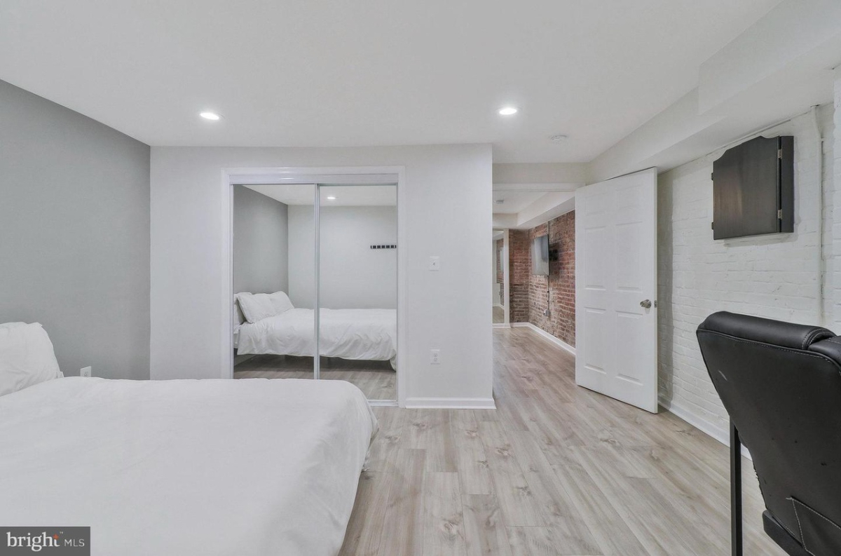 Bright 2BR/1BA - Flexible Leases, Central Location - Photo 2
