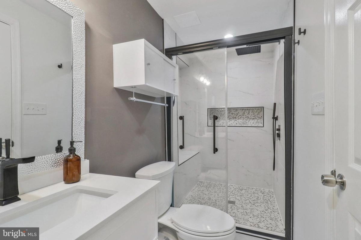 Bright 2BR/1BA - Flexible Leases, Central Location - Photo 3