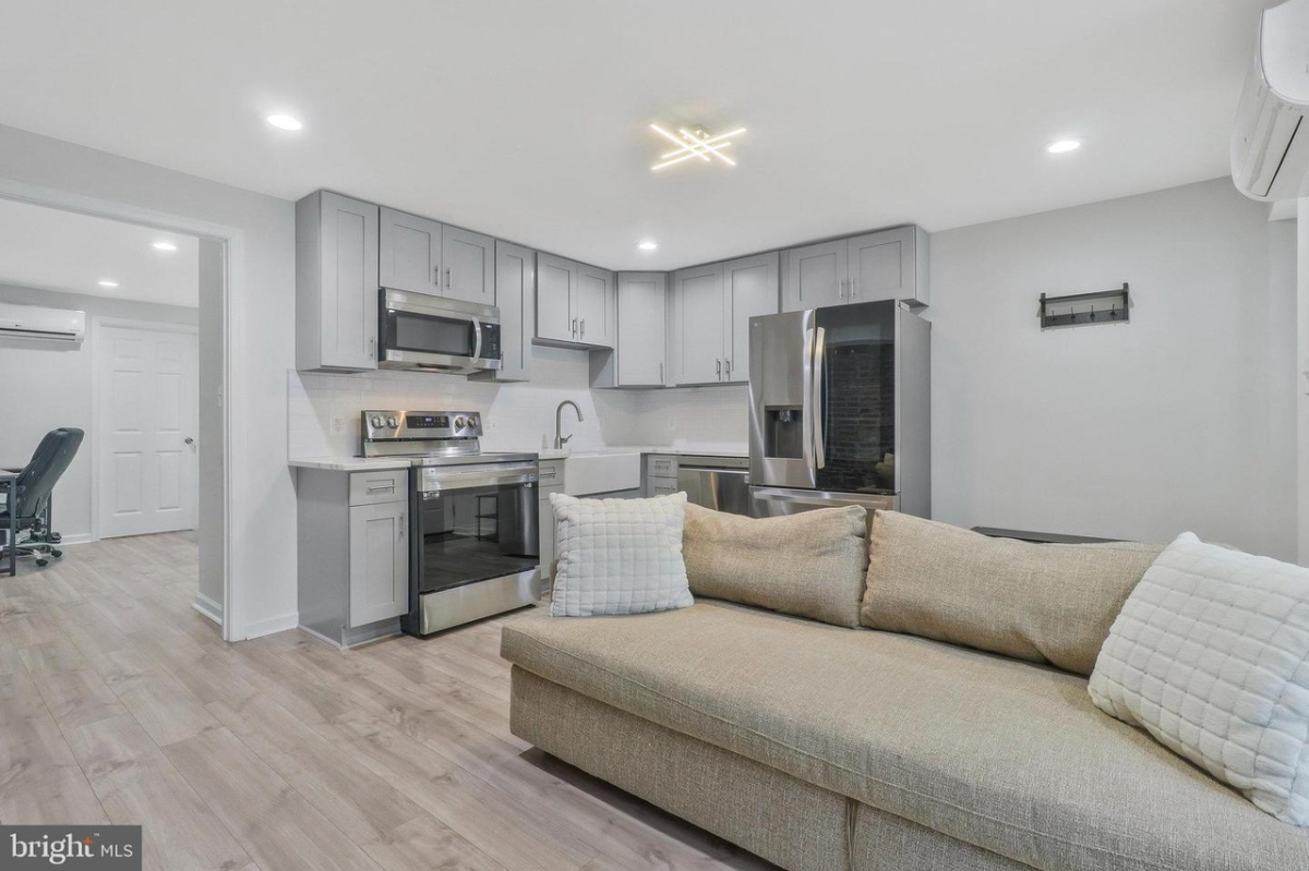 Bright 2BR/1BA - Flexible Leases, Central Location - Photo 4