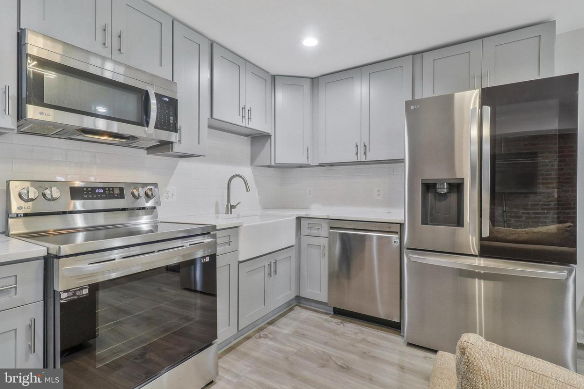Bright 2BR/1BA - Flexible Leases, Central Location - Photo 5