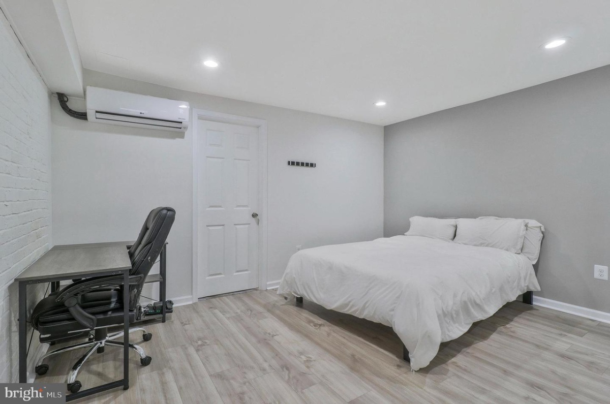 Bright 2BR/1BA - Flexible Leases, Central Location - Photo 1