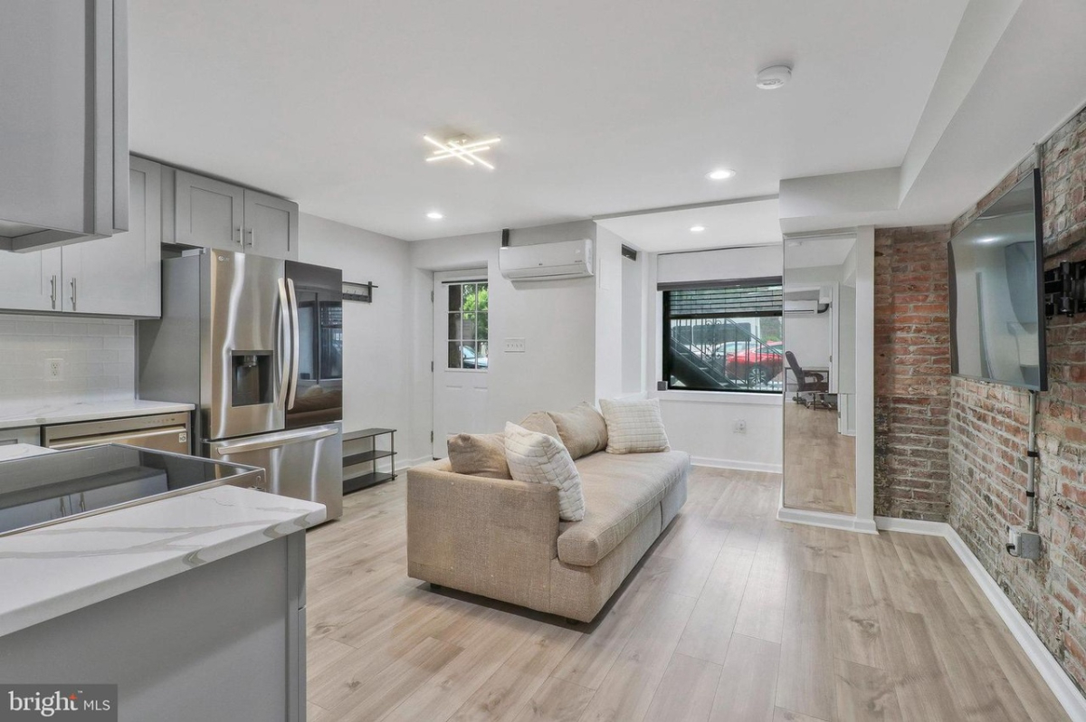 Bright 2BR/1BA - Flexible Leases, Central Location - Photo 6