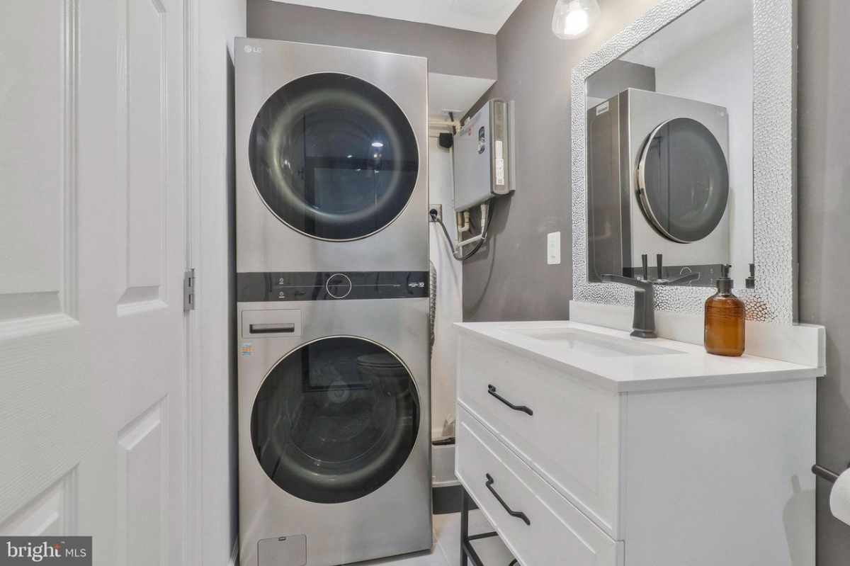 Bright 2BR/1BA - Flexible Leases, Central Location - Photo 8