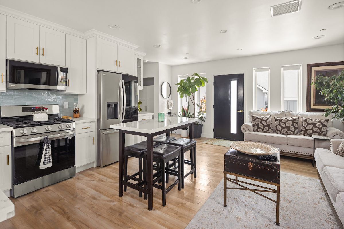 Gorgeous home centrally located a must see - Photo 3