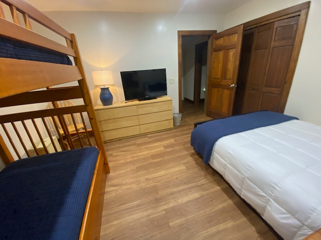 2 BR residence on lovely horse farm - Photo 9