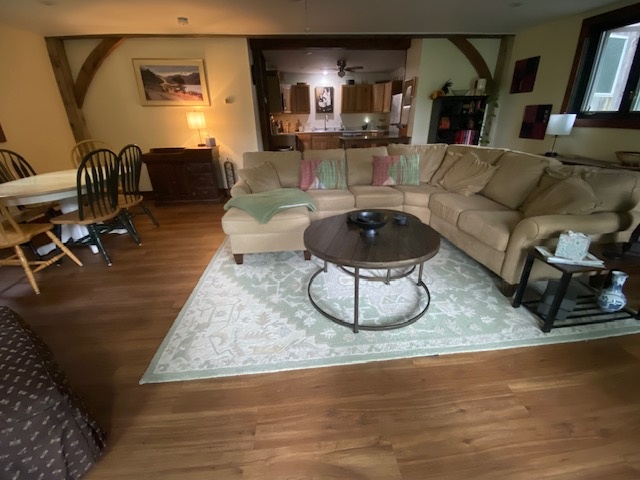 2 BR residence on lovely horse farm - Photo 3