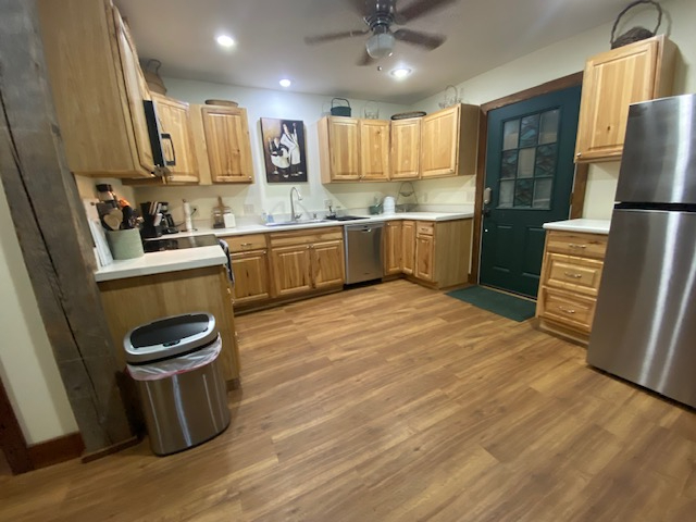 2 BR residence on lovely horse farm - Photo 4