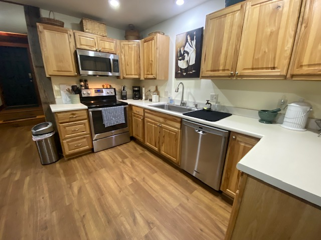 2 BR residence on lovely horse farm - Photo 5