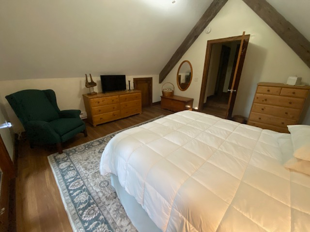 2 BR residence on lovely horse farm - Photo 7
