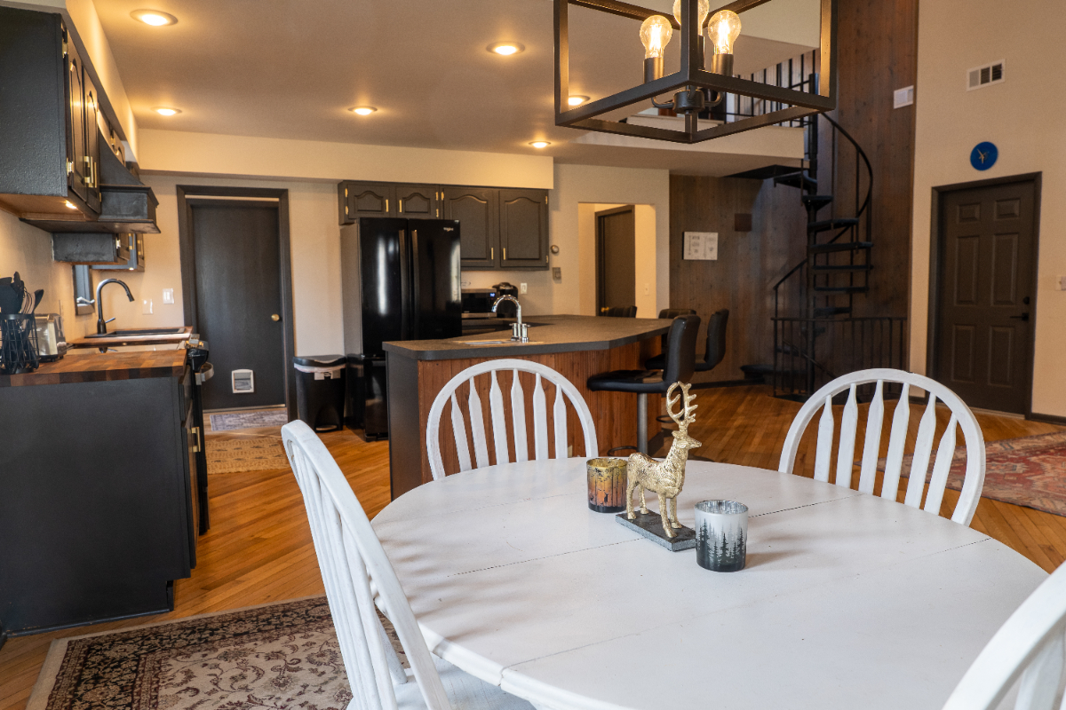 Brand New 1-Bedroom Basement Apartment with Private Entrance & All Utilities Included - Photo 2