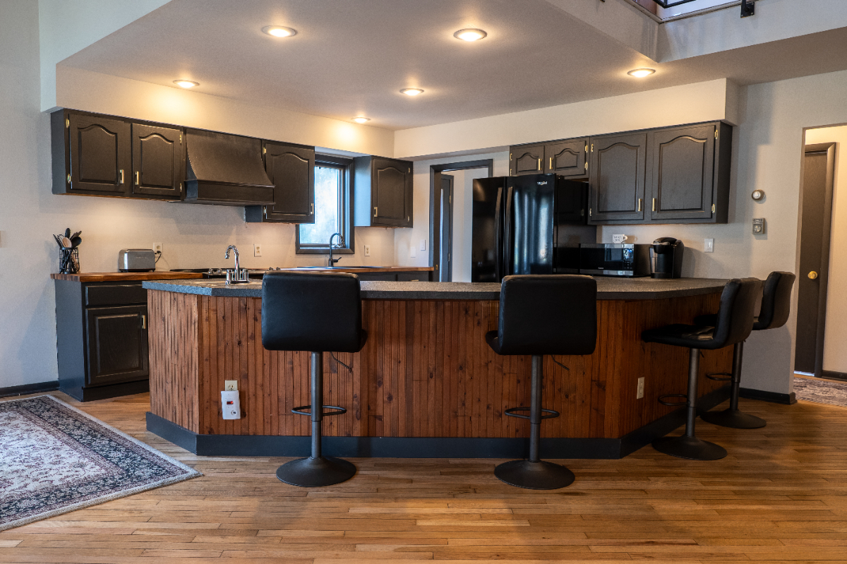 Brand New 1-Bedroom Basement Apartment with Private Entrance & All Utilities Included - Photo 3