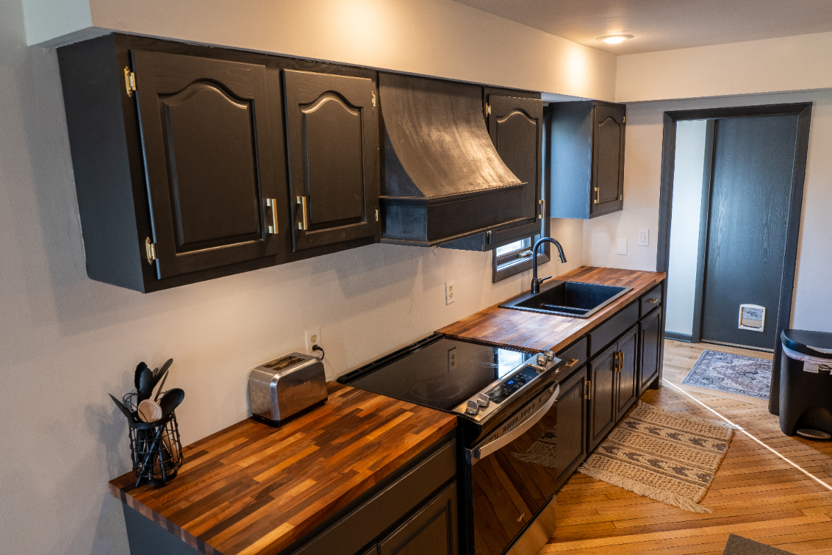Brand New 1-Bedroom Basement Apartment with Private Entrance & All Utilities Included - Photo 10