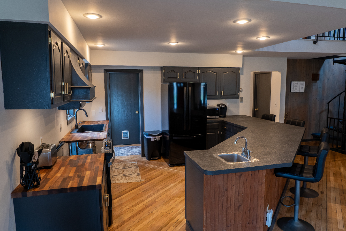 Brand New 1-Bedroom Basement Apartment with Private Entrance & All Utilities Included - Photo 11