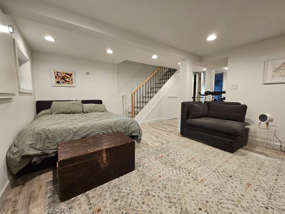Newly renovated 1-BR English Basement - Photo 3