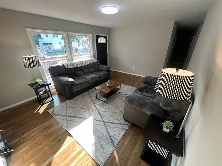 The Corner Cottage - King Bed - Photo 2