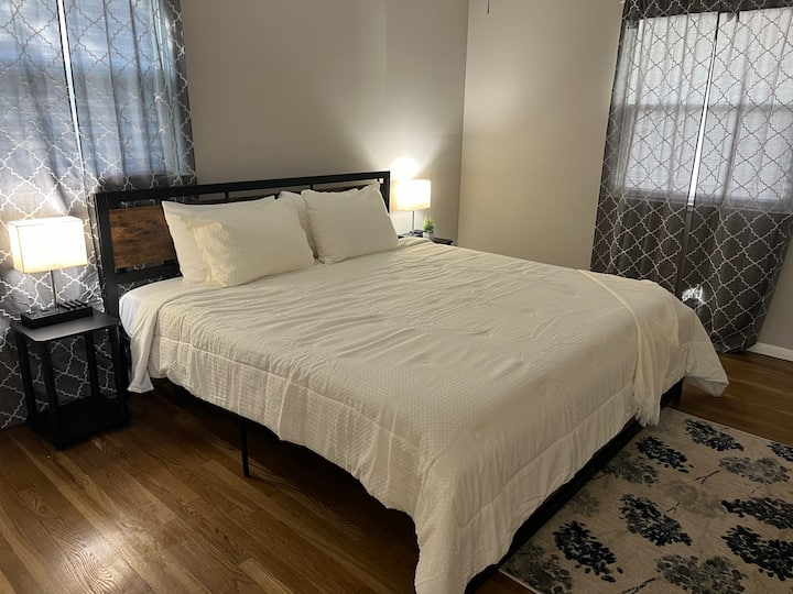 The Corner Cottage - King Bed - Photo 10