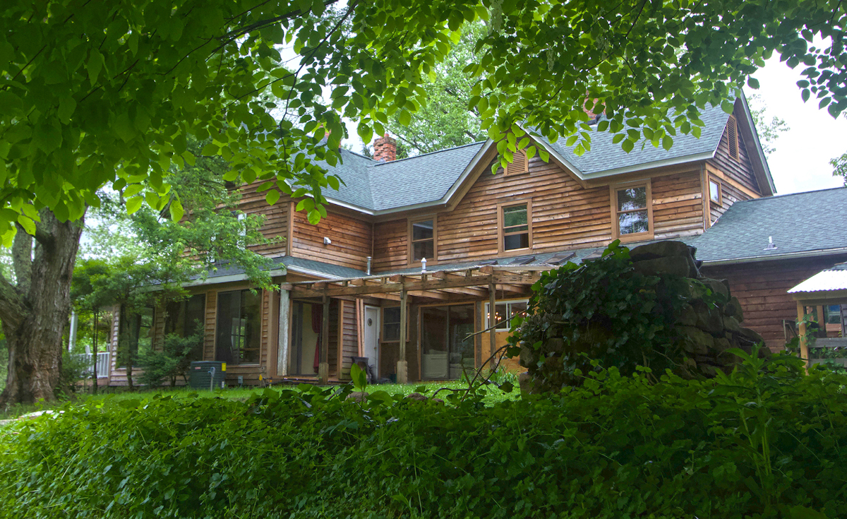 Huge Historic Farmhouse, 4000 sq ft, 1 acre, sleeps up to 16 - Photo 12