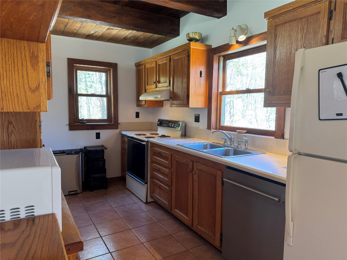 Private Wooded Modern Lakeside Home near Rhinebeck - Photo 8