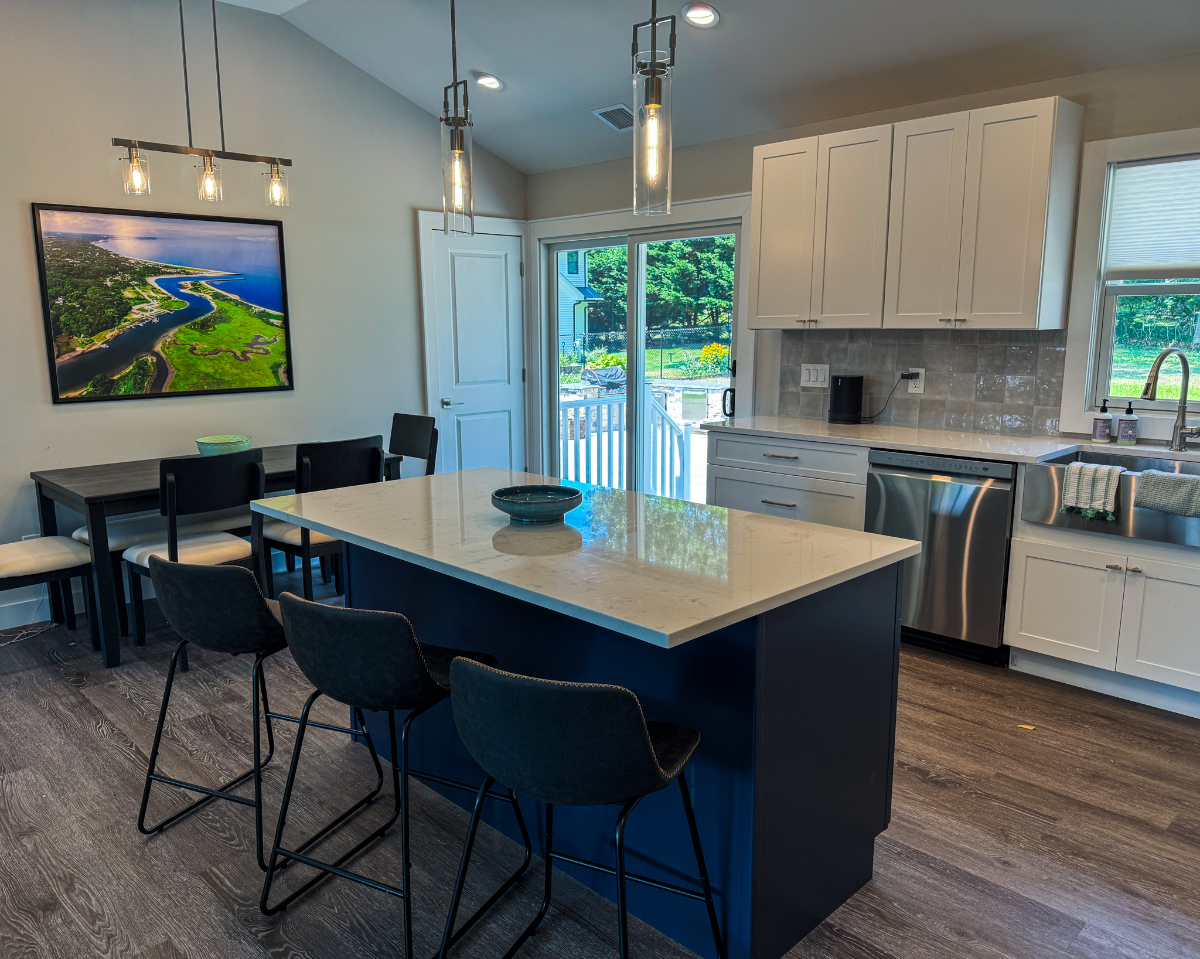The Osprey House - Furnished 3BR/2BA, Near Schools, Hospitals & LIRR Transit - Photo 2