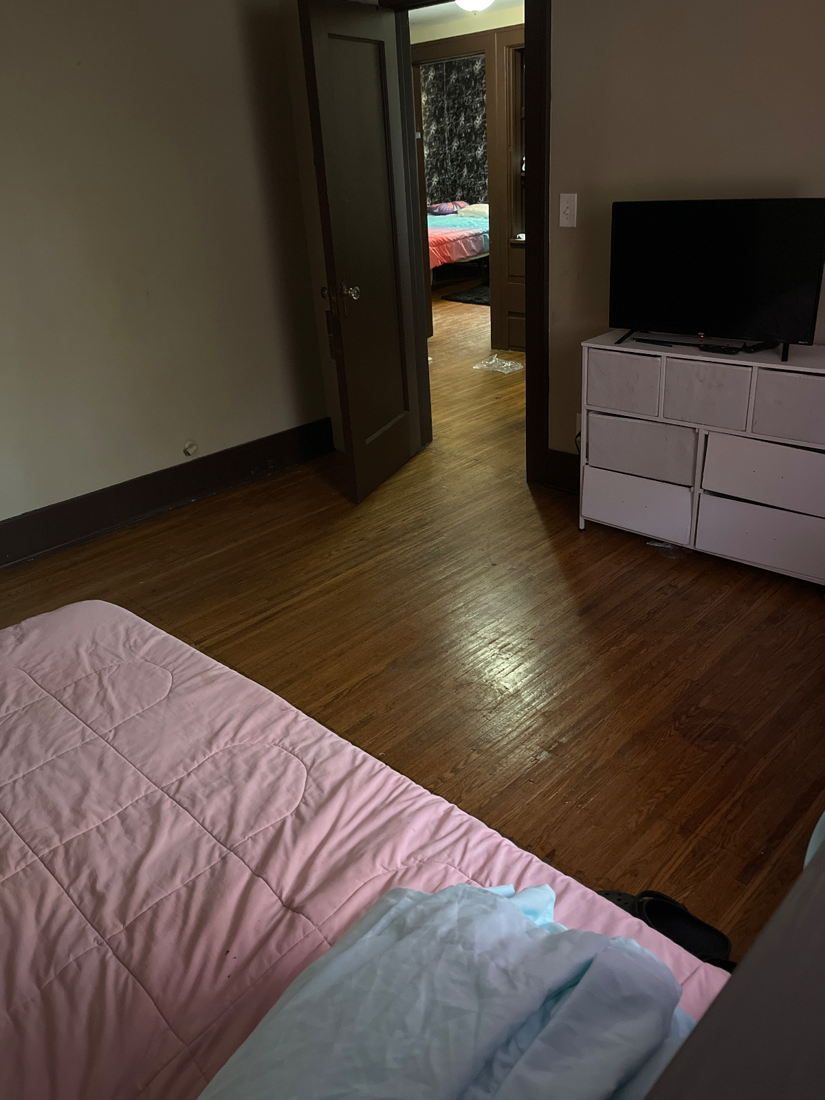 All Utilities Included Quiet, Fully Furnished Room Near Hospitals - Photo 2