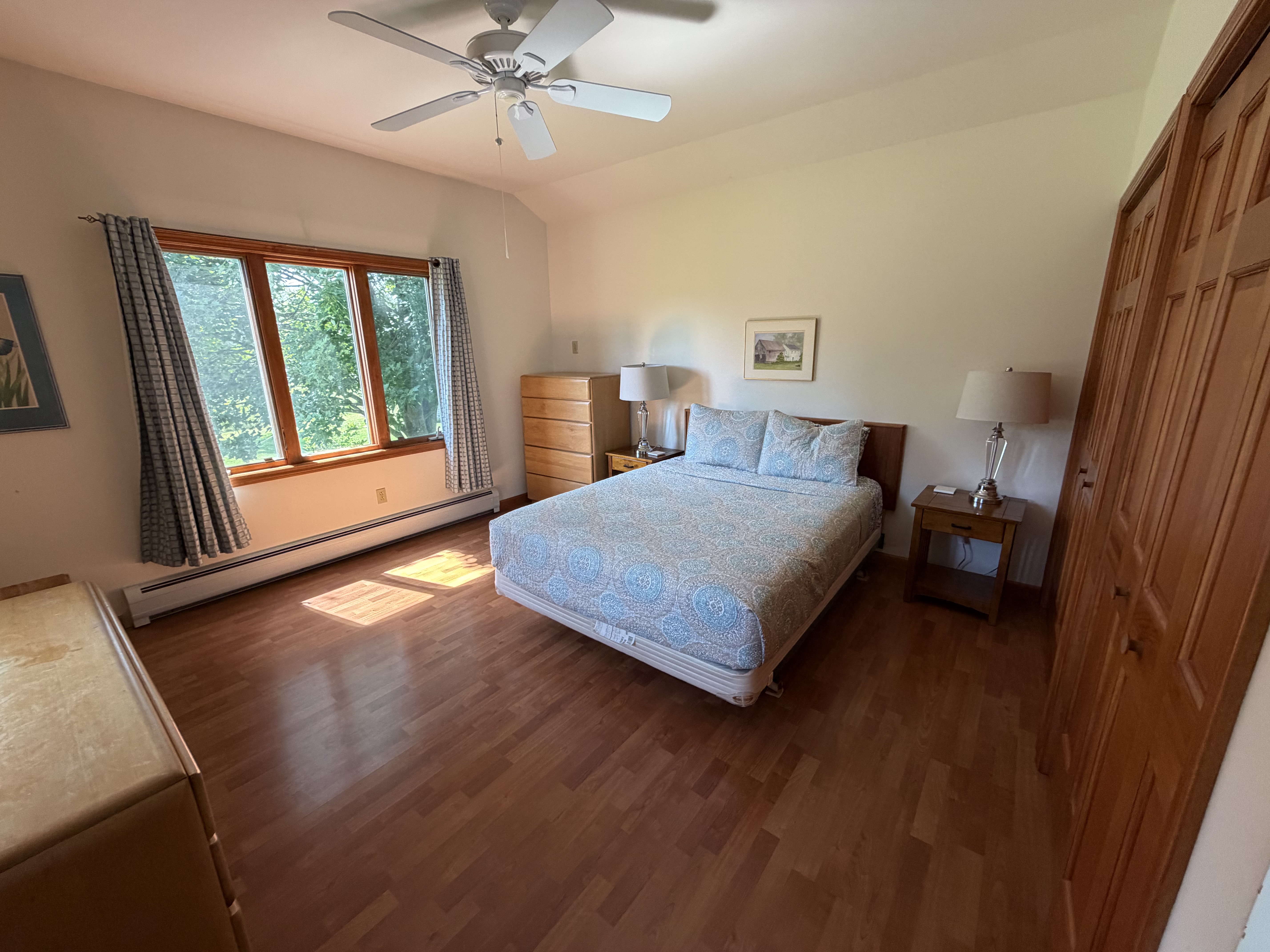 Private and peaceful 1 bedroom accessory apartment in convenient neighborhood - Photo 12