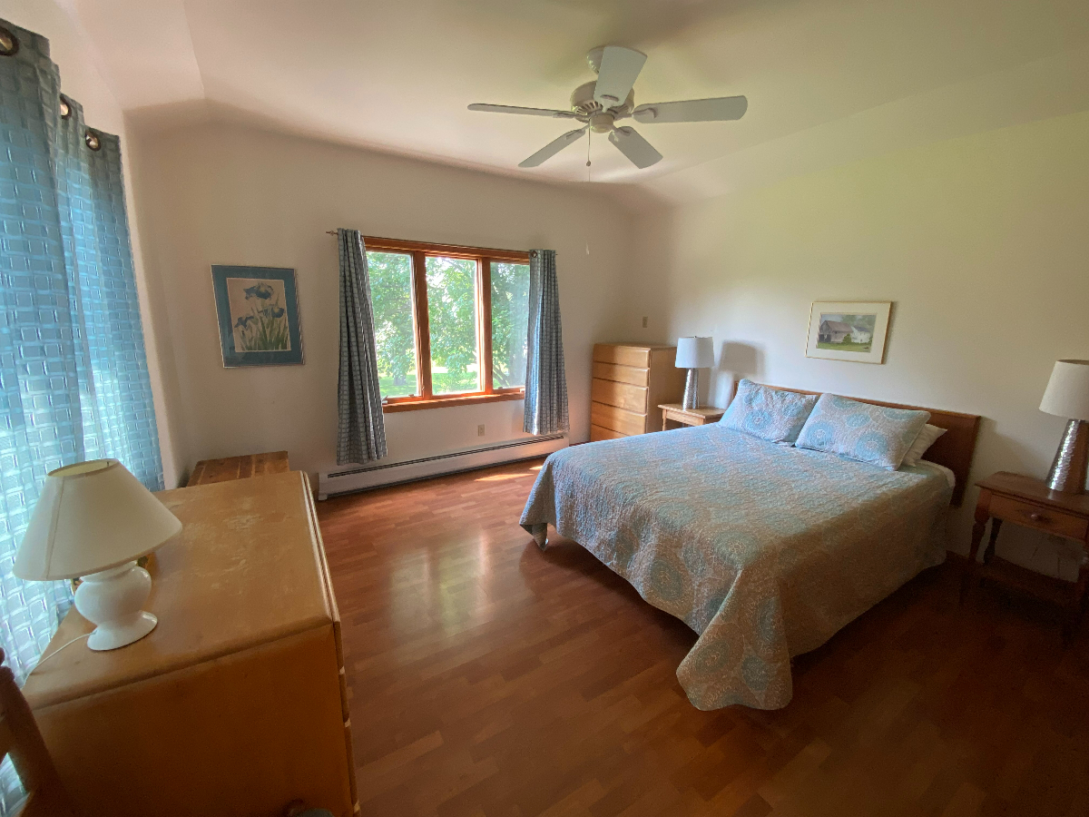 Private and peaceful 1 bedroom accessory apartment in convenient neighborhood - Photo 9