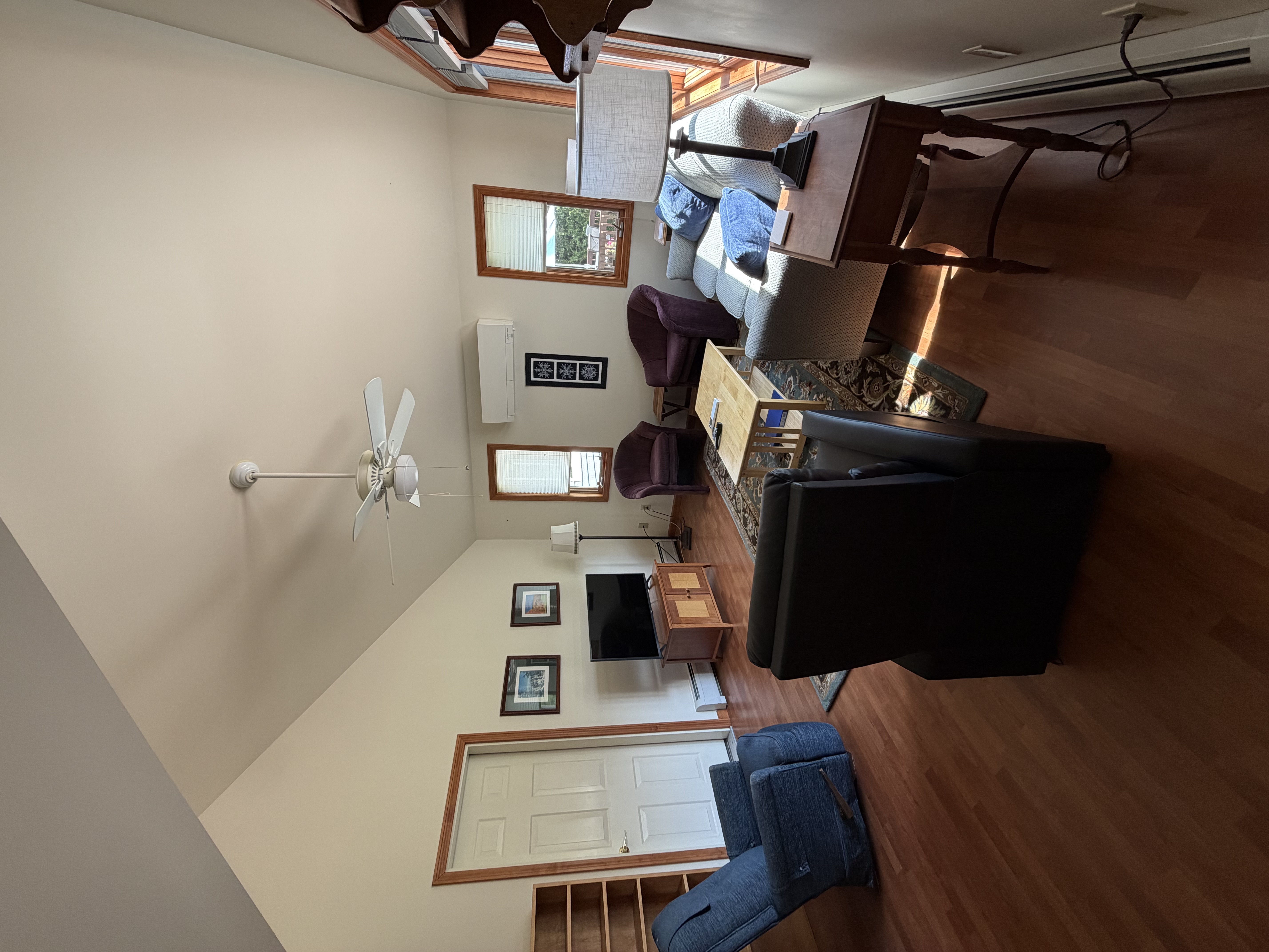 Private and peaceful 1 bedroom accessory apartment in convenient neighborhood - Photo 2