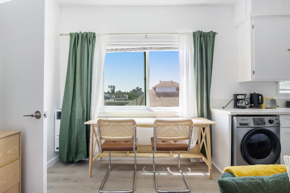 Furnished Venice Beach Living - Steps to the Ocean - Photo 4