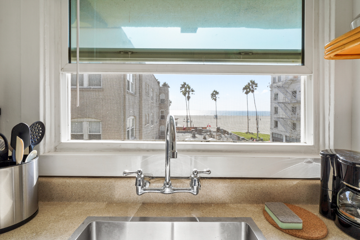 Furnished Venice Beach Living - Steps to the Ocean - Photo 5